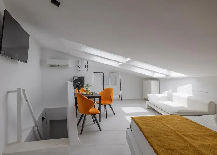 Πανσιόν Miracolo Di Mare Golden House 3*